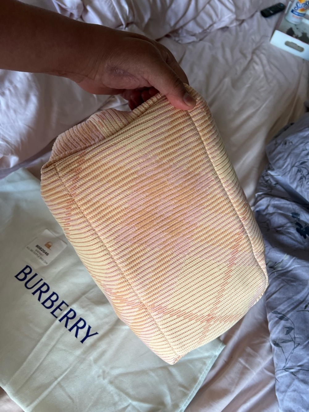 Burberry SHERBET  Pink Cream Knit Shoulder Bag - Picture 2 of 9